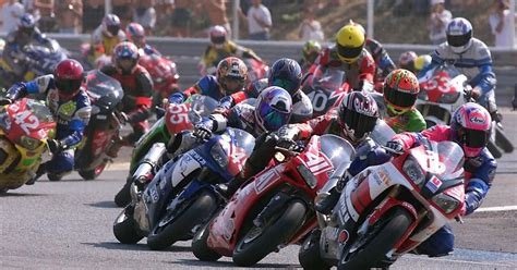 y'a bousculade au 1er virage après le départ.jpg