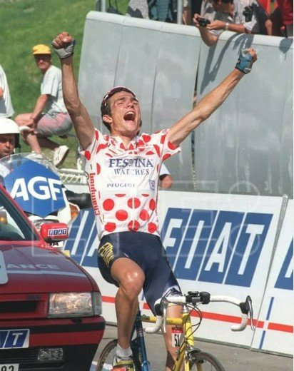 Souvenir Richard Virenque lève les bras 1995 Casartelli.jpg