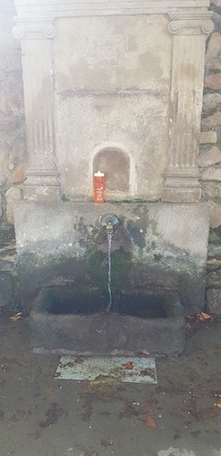 20 la source du village.jpg