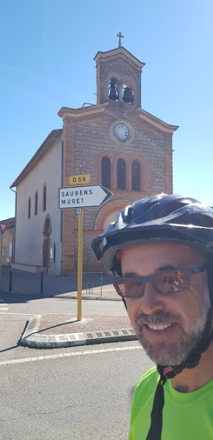 00 Plus d'aiguilles à l'horloge de l'église.jpeg