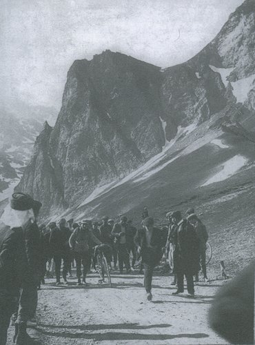 1910 Octave Lapize dans le Tourmalet.jpeg