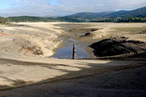 La pyramide du lac de Saint Féréol de Revel.jpeg