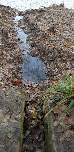 07 le fossé de l'eau de la source.jpeg