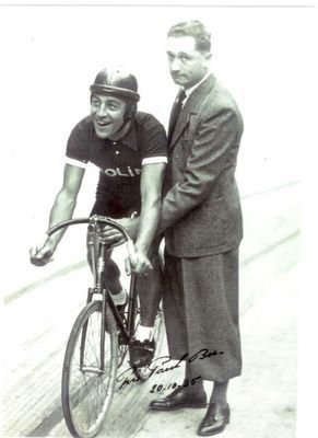 Jean Marechal et Jean Lauradour au Vel d'Hiv en 1935.jpg