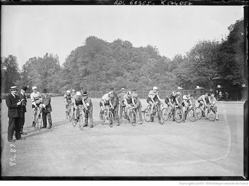 24-9-1921 Longchamp départ du Critérium des As.JPEG