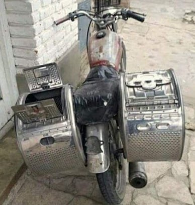 La moto de la Mère Denis.jpeg