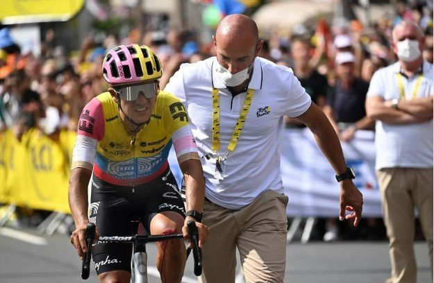 Souvenir Richard  Carapaz.jpg