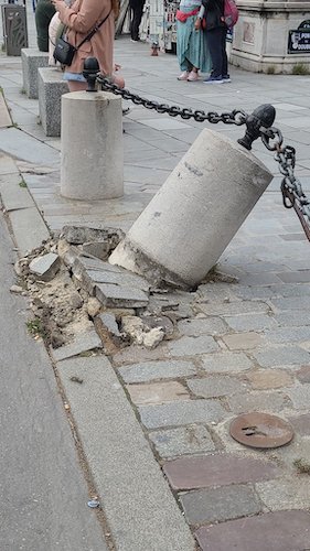 Qui est le plus dangereux, le cycliste ou la voiture.jpg