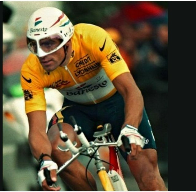 Souvenir Tour 1994 le casque de Miguel Indurain.jpg