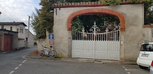 Entrée vers piste cyclable dans Noé.jpg