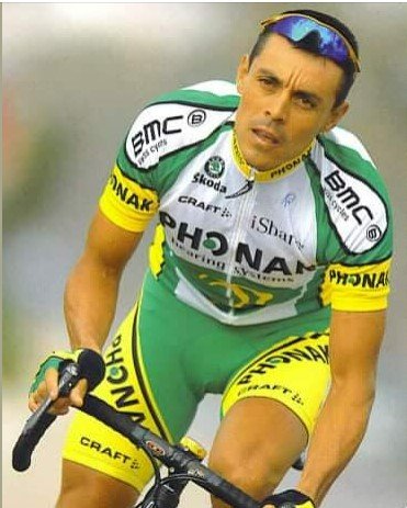 Souvenir Vinctor Hugo Pena.jpg