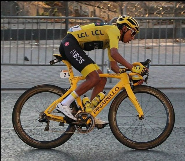 Souvenir Egan Bernal.jpg