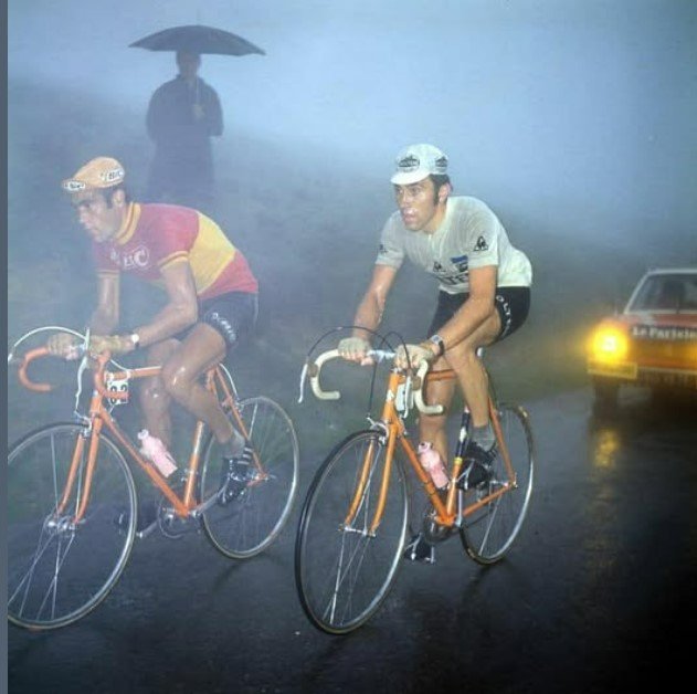 Souvenir Tour 1969  Et puis un jour, ils ont émergé du brouillard..jpg