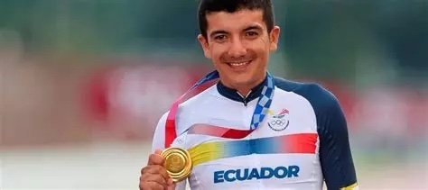 Richard Antonio Carapaz.jpg