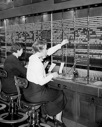 Deux standardistes des PTT le 14 mars 1935.jpg