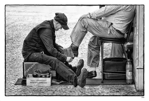 cireur de chaussures à Paris .jpg